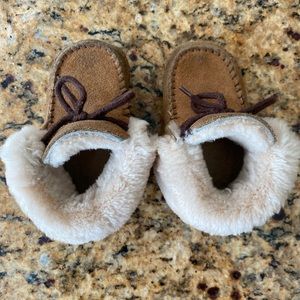 Infant Ugg boots. Gender neutral size 4/5